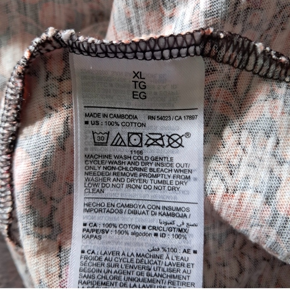 Old Navy Floral V-Neck Short Sleeve Tee in Black, Pink, Tan - Picture 9 of 9